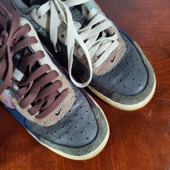 Nike Air Force 1 Low x Travis Scott Cactus Jack - Picture 2 of 2